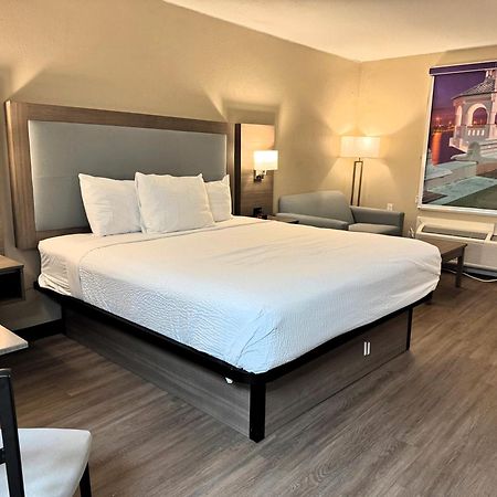 Отель Baymont By Wyndham Corpus Christi Airport Экстерьер фото
