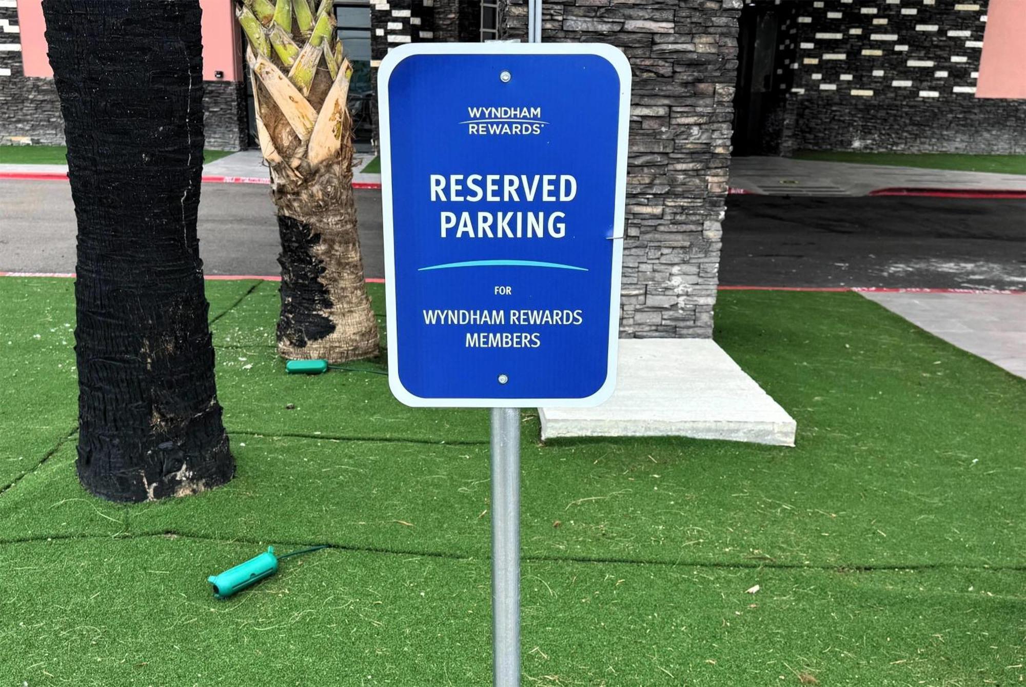 Отель Baymont By Wyndham Corpus Christi Airport Экстерьер фото