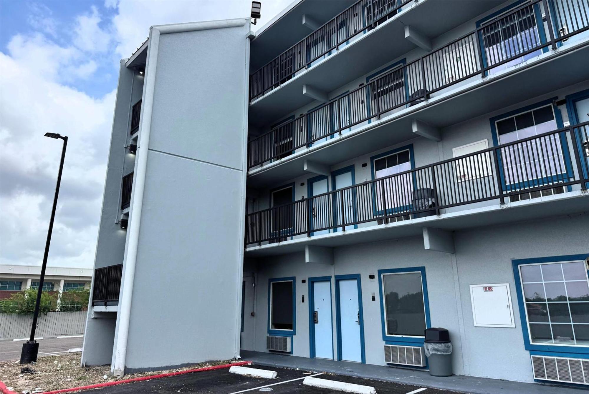 Отель Baymont By Wyndham Corpus Christi Airport Экстерьер фото
